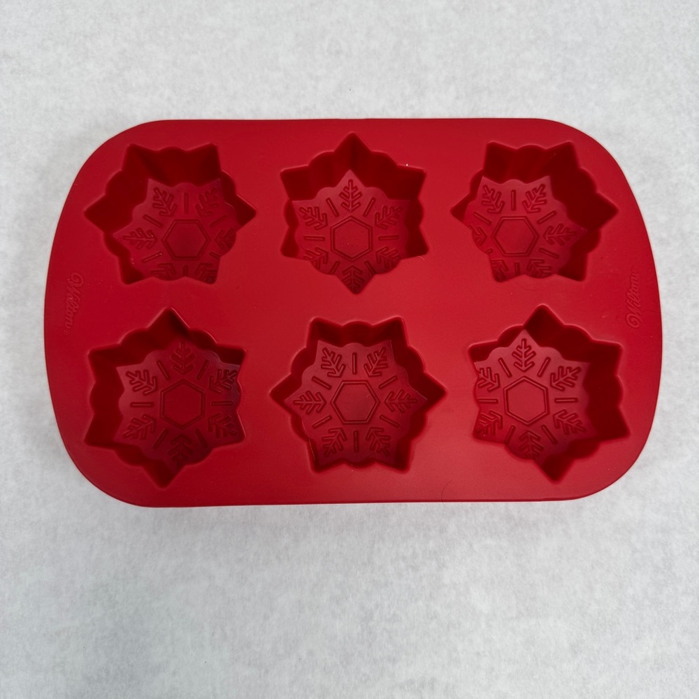 WILTON Red Silicone Snowflake Mold - 6 Cavity